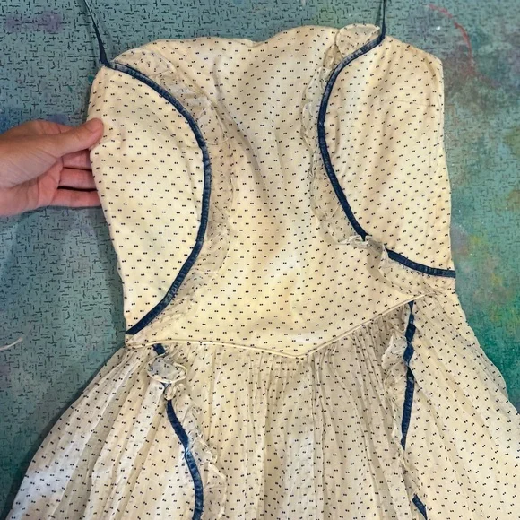 Queen of Shabby Chic Gown - Picture 3 of 16